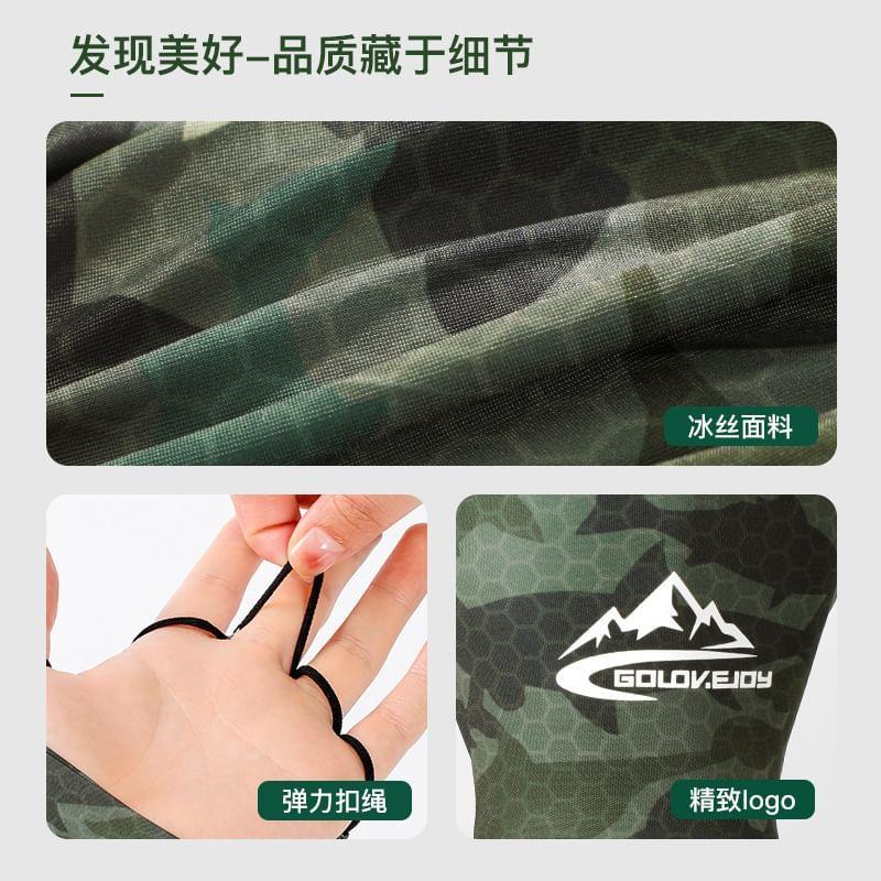 Camo Fingerless Gloves Product Image