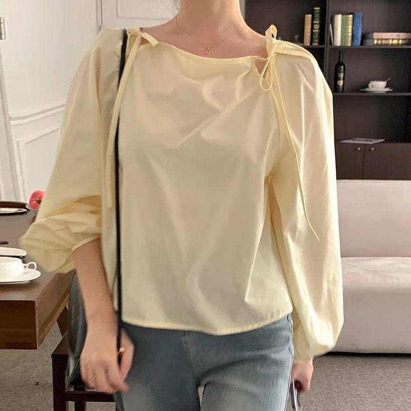 Puff-Sleeve Plain Bow Blouse Product Image