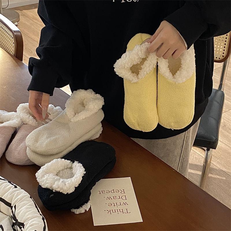 Fleece-Lined Short Socks Product Image