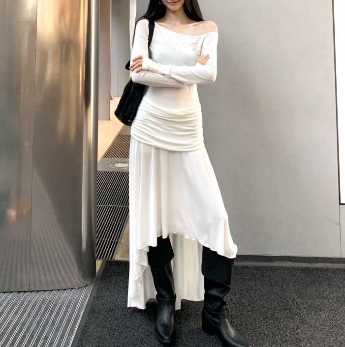 Long-Sleeve Off-Shoulder Plain Ruched Asymmetrical Maxi A-Line Dress Product Image