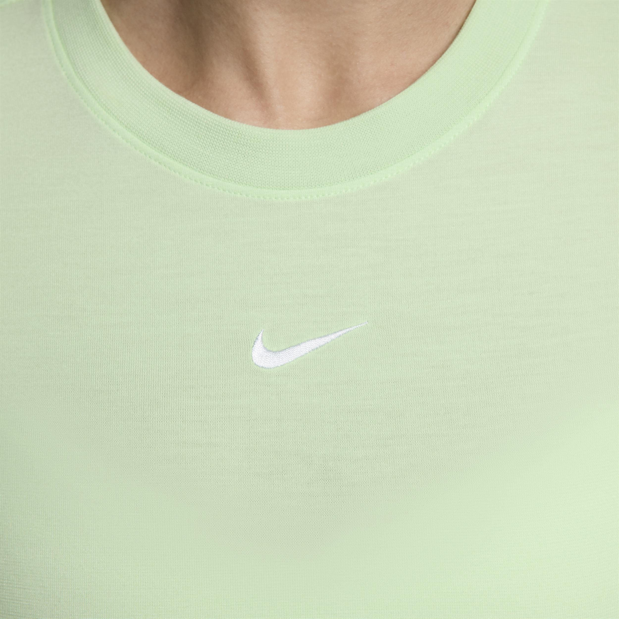 Women's Nike Sportswear Essential Slim Cropped T-Shirt Product Image