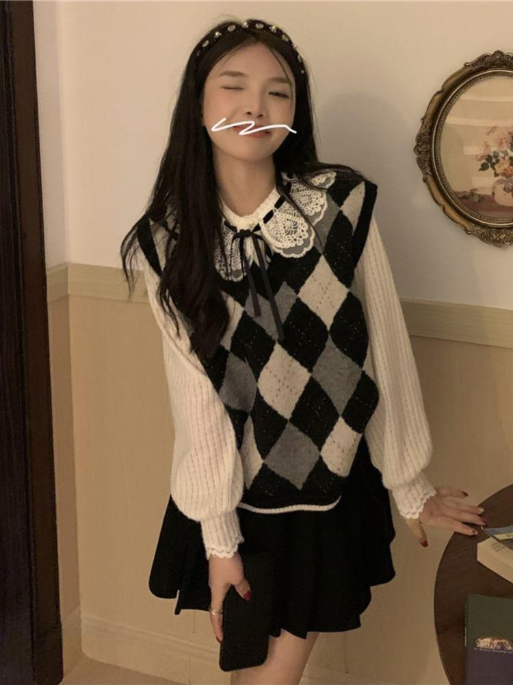 Long-Sleeve Lace Collar Bow Blouse / V-Neck Argyle Sweater Vest Product Image