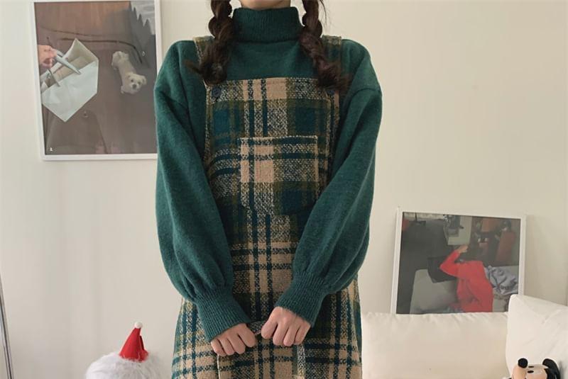 Turtleneck Plain Sweater / Sleeveless Plaid Midi Dress Product Image