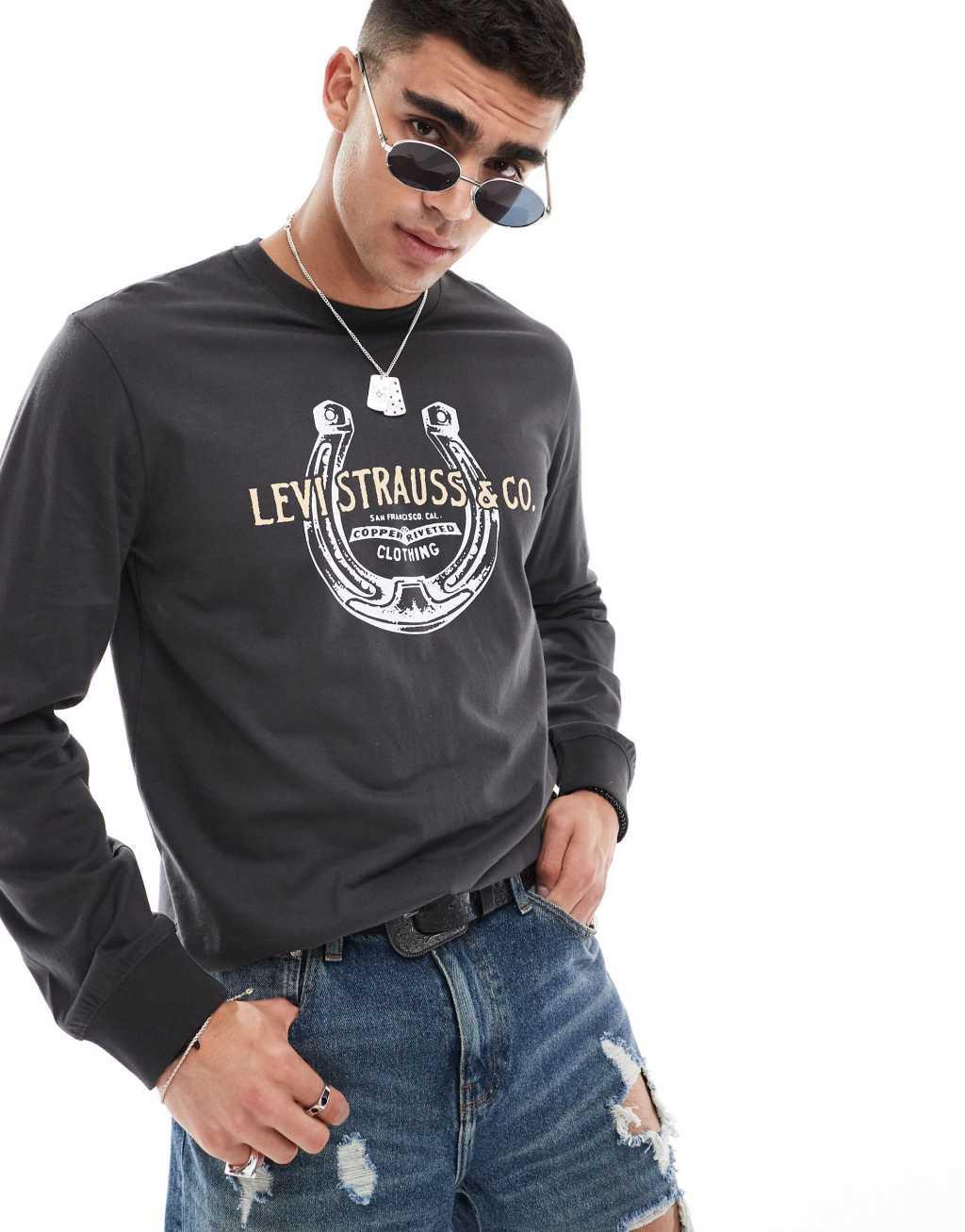 Levi's horseshoe logo relaxed fit long sleeve T-shirt in black Product Image