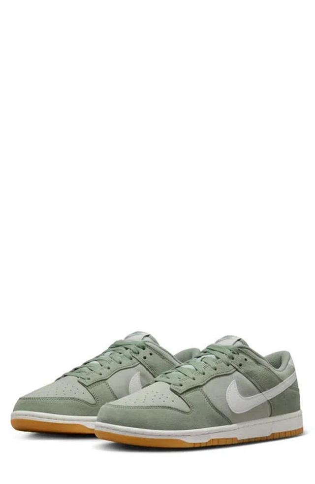 NIKE Men's Dunk Low Retro Se Shoes In Green Product Image