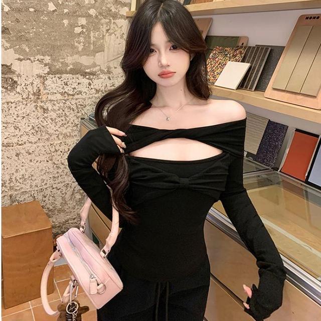 Long-Sleeve Bowknot Plain Crop Top Product Image