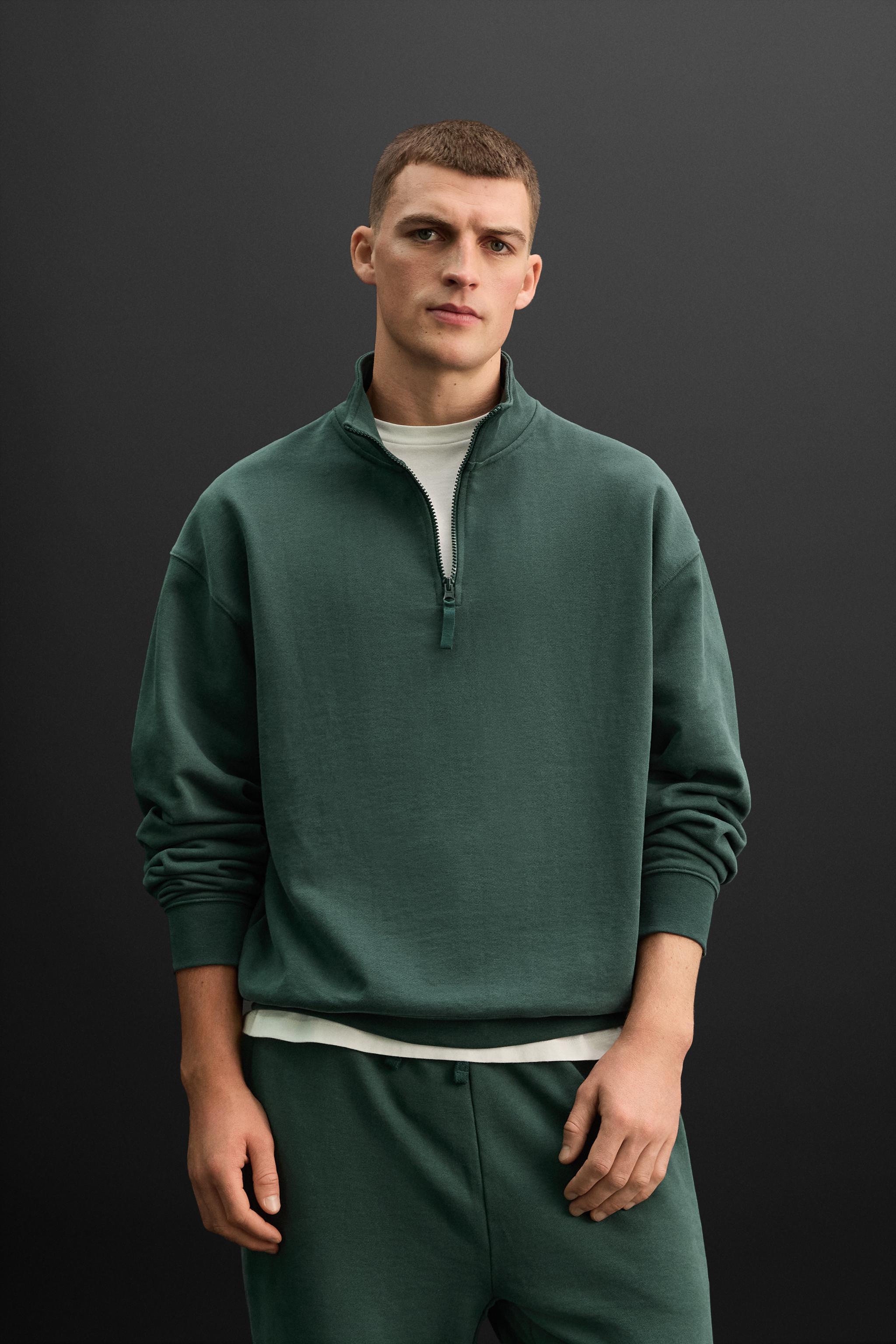 QUARTER ZIP SWEATSHIRT Product Image