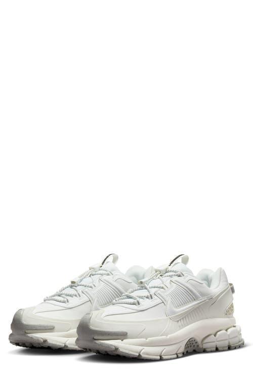 NIKE Women's Zoom Vomero Roam Winterized Shoes In Summit White/light Bone/light Iron Ore/summit White Product Image