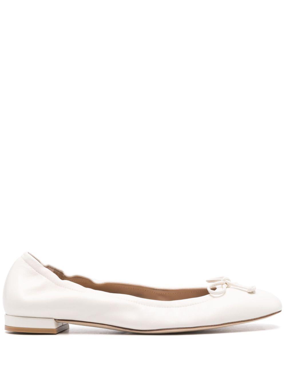 STUART WEITZMAN Flat Shoes In White Product Image