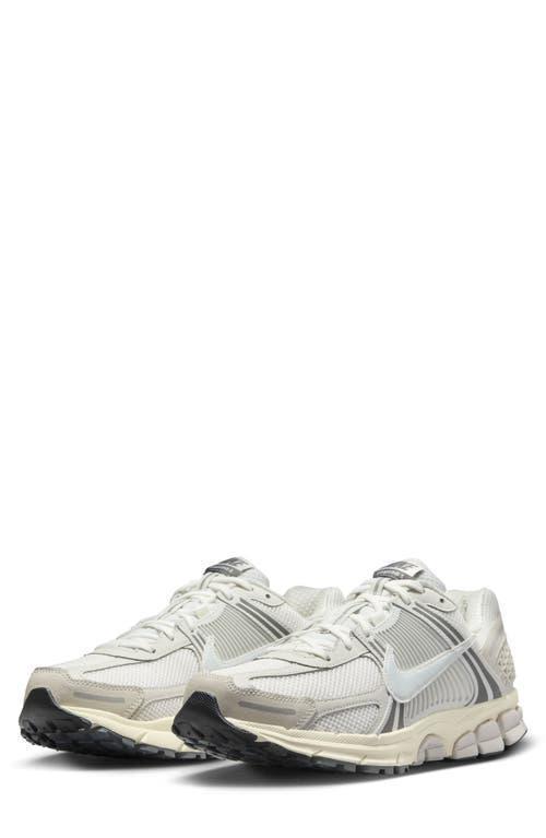 Nike Mens Zoom Vomero 5 Casual Shoes Product Image