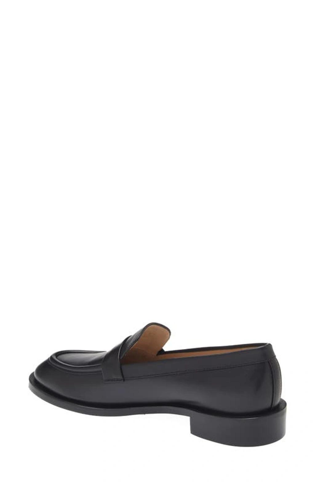 Palmer Sleek Loafer In Black Product Image