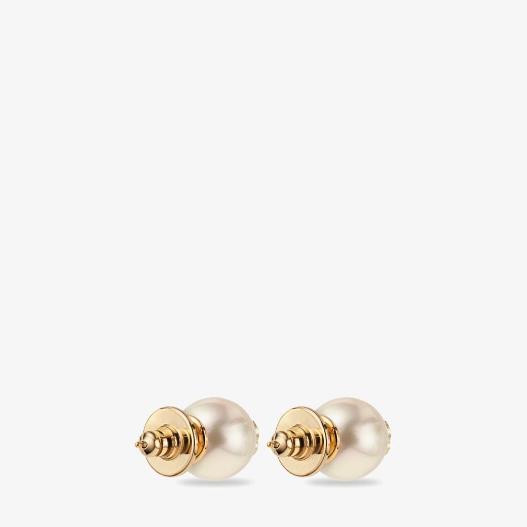 JC Pearl Studs Product Image