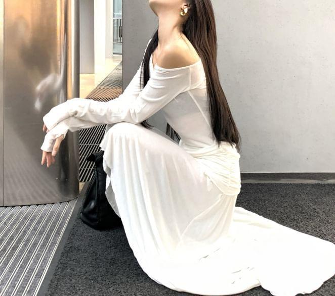 Long-Sleeve Off-Shoulder Plain Ruched Asymmetrical Maxi A-Line Dress Product Image