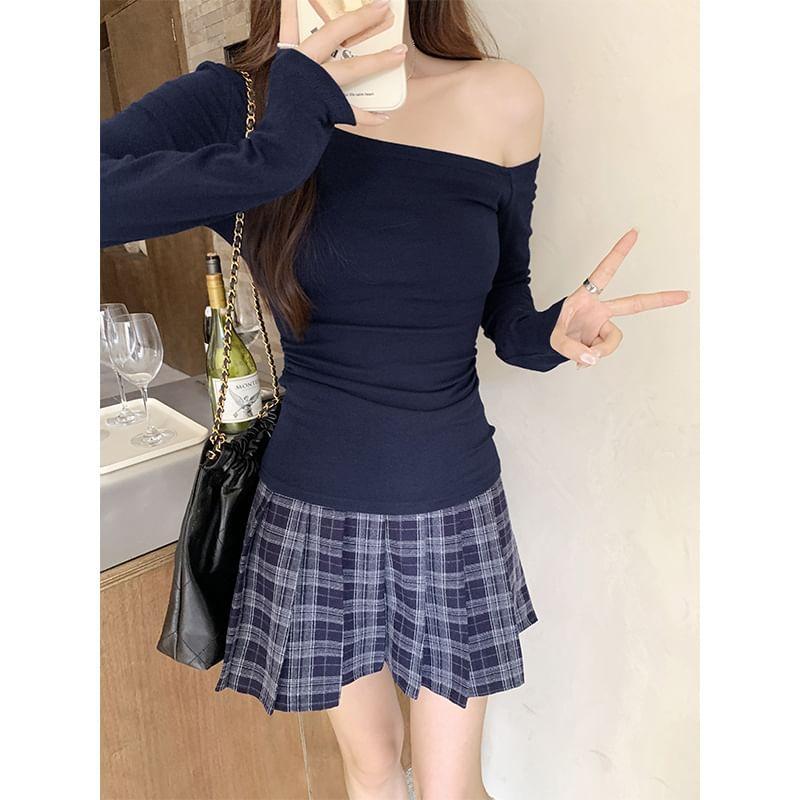 Long-Sleeve Off-Shoulder Plain Slim Fit Tee Product Image