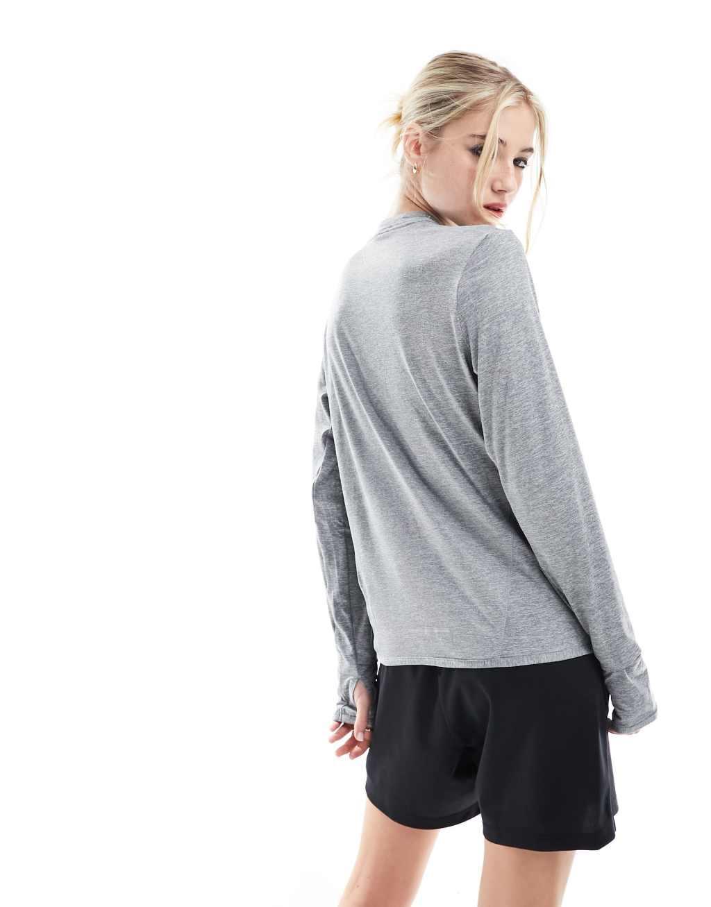 Nike Running Dri-FIT Swift Elemant UV long sleeve top Product Image