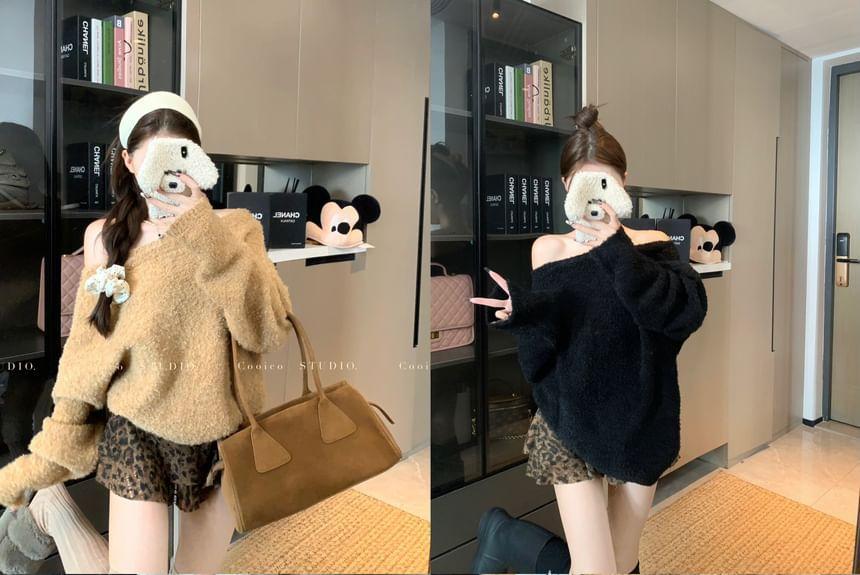 One-Shoulder Plain Sweater / Mid Rise Leopard Print Mini A-Line Skirt Product Image