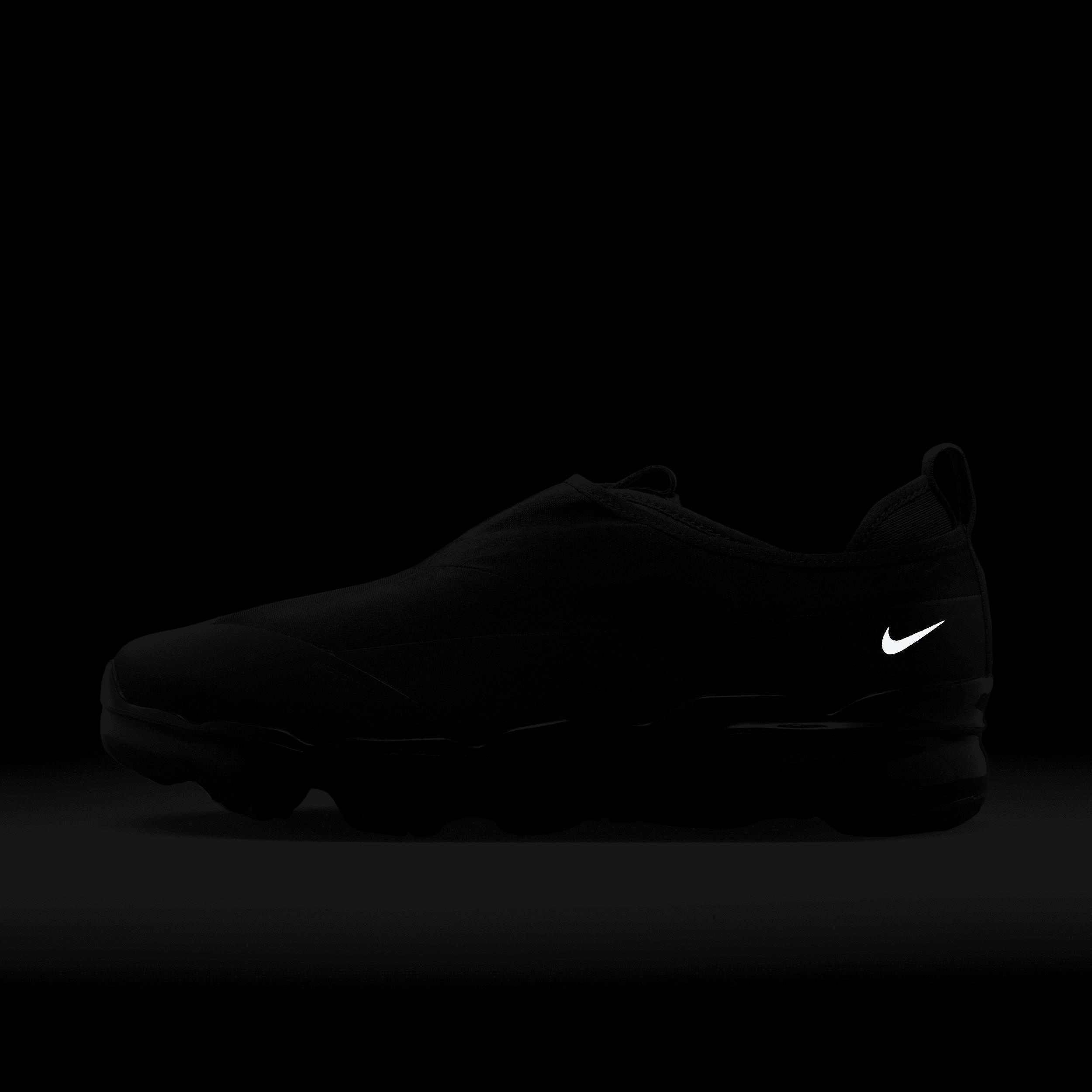 Nike Air Vapormax Moc Roam Sneaker in Black. - size 10 (also in 10.5, 11, 11.5, 12, 12.5, 7, 7.5, 8, 8.5, 9, 9.5) Product Image