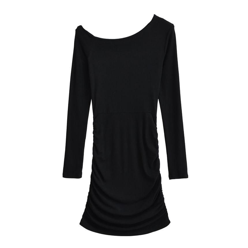 Long-Sleeve Asymmetrical Neck Off-Shoulder Plain Ruched Mini Sheath Dress Product Image