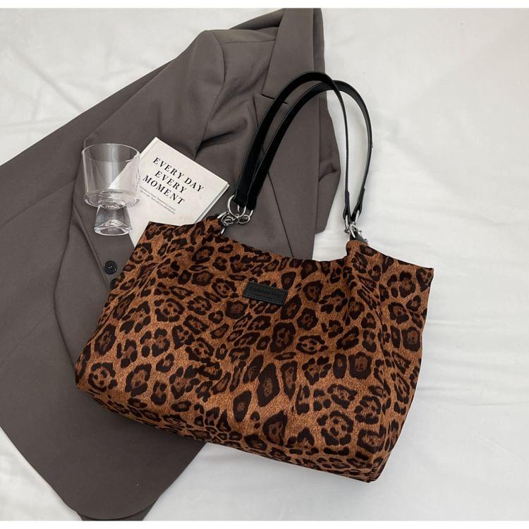 Leopard Print Chain Strap Tote Bag Product Image