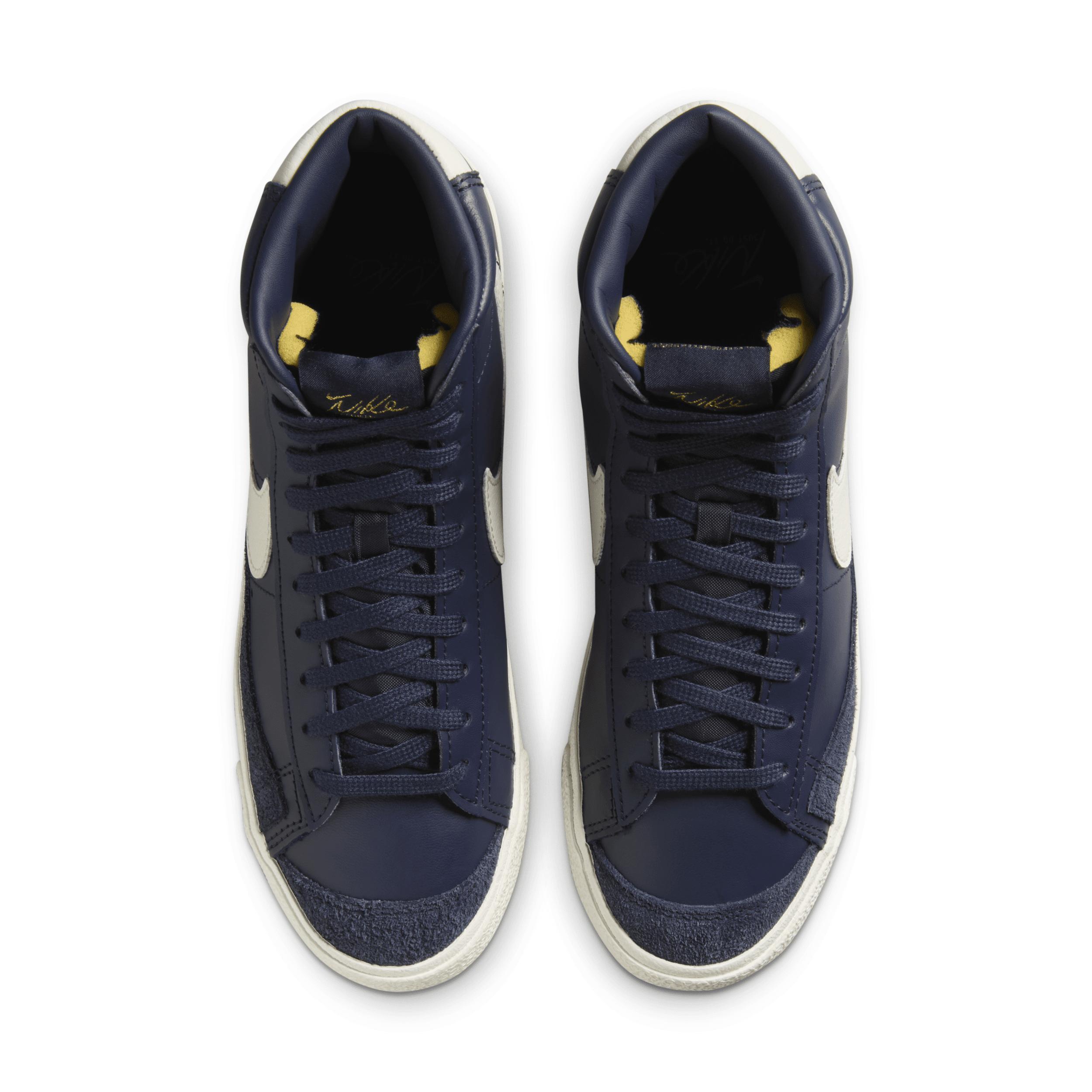 Nike Women's Blazer Mid '77 Shoes Product Image