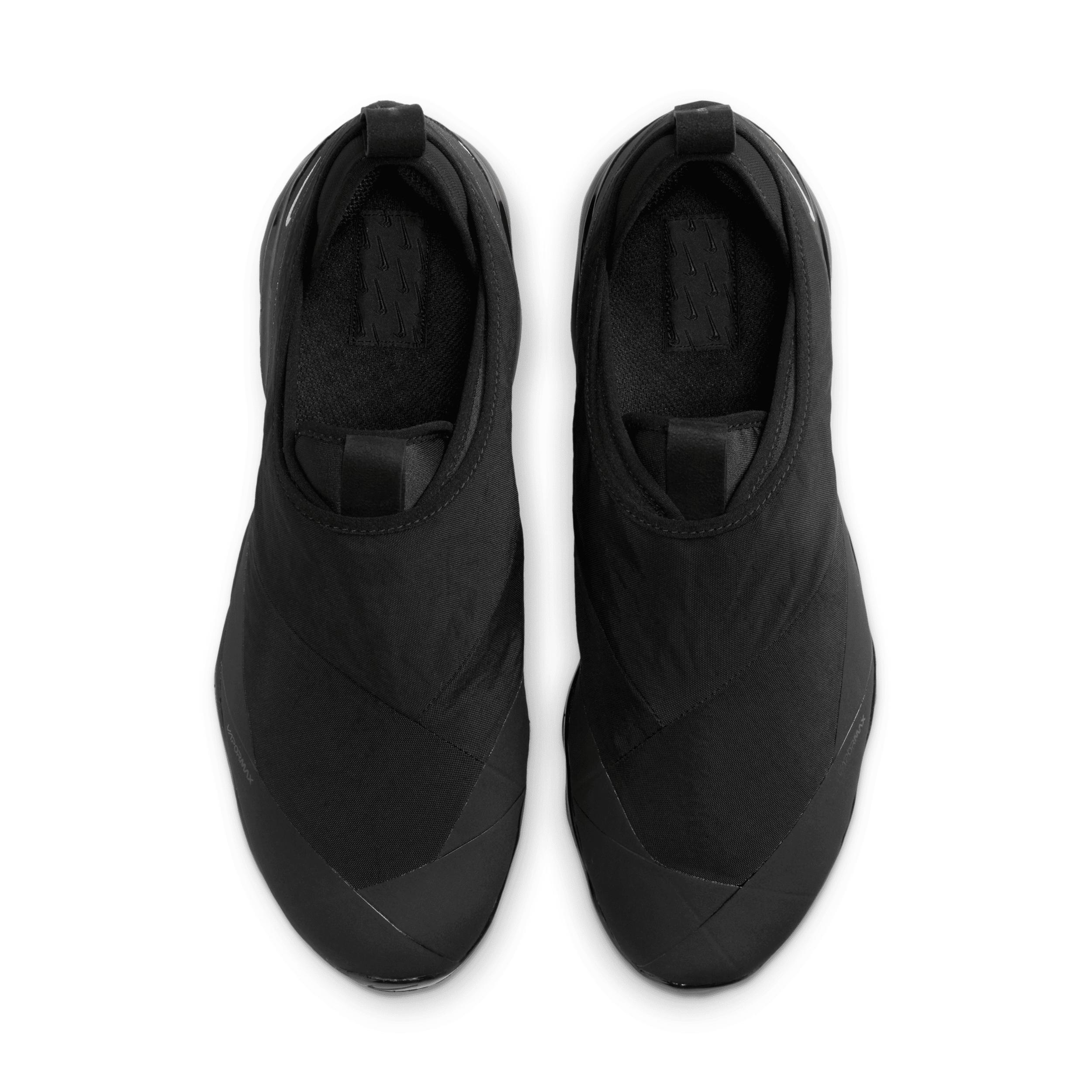 Nike Air Vapormax Moc Roam Sneaker in Black. - size 10 (also in 10.5, 11, 11.5, 12, 12.5, 7, 7.5, 8, 8.5, 9, 9.5) Product Image