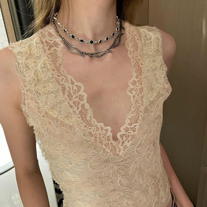 Sleeveless V-Neck Floral Lace Cropped Tank Top product image