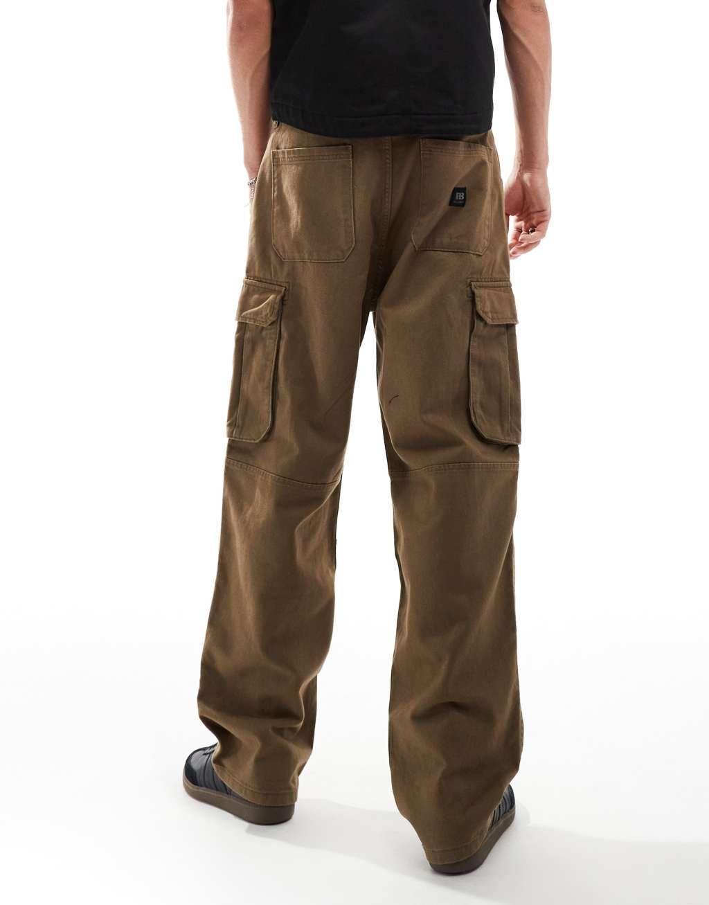 Pull&Bear straight leg cargo pants in brown Product Image