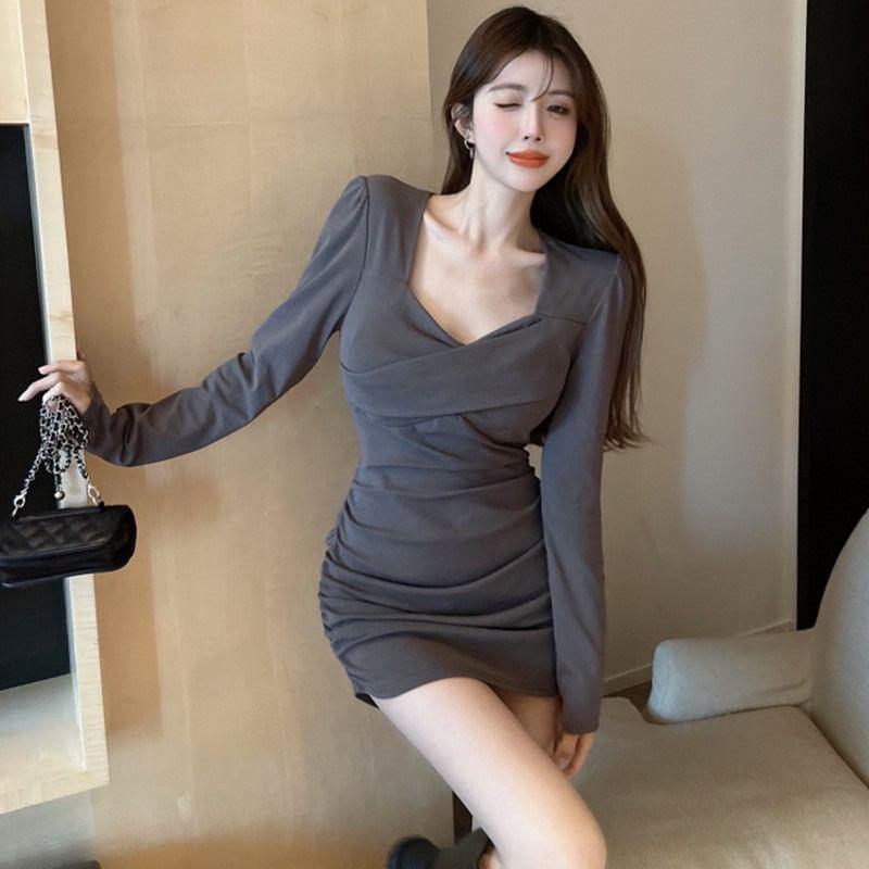 Long-Sleeve Plain Ruched Mini Sheath Dress Product Image