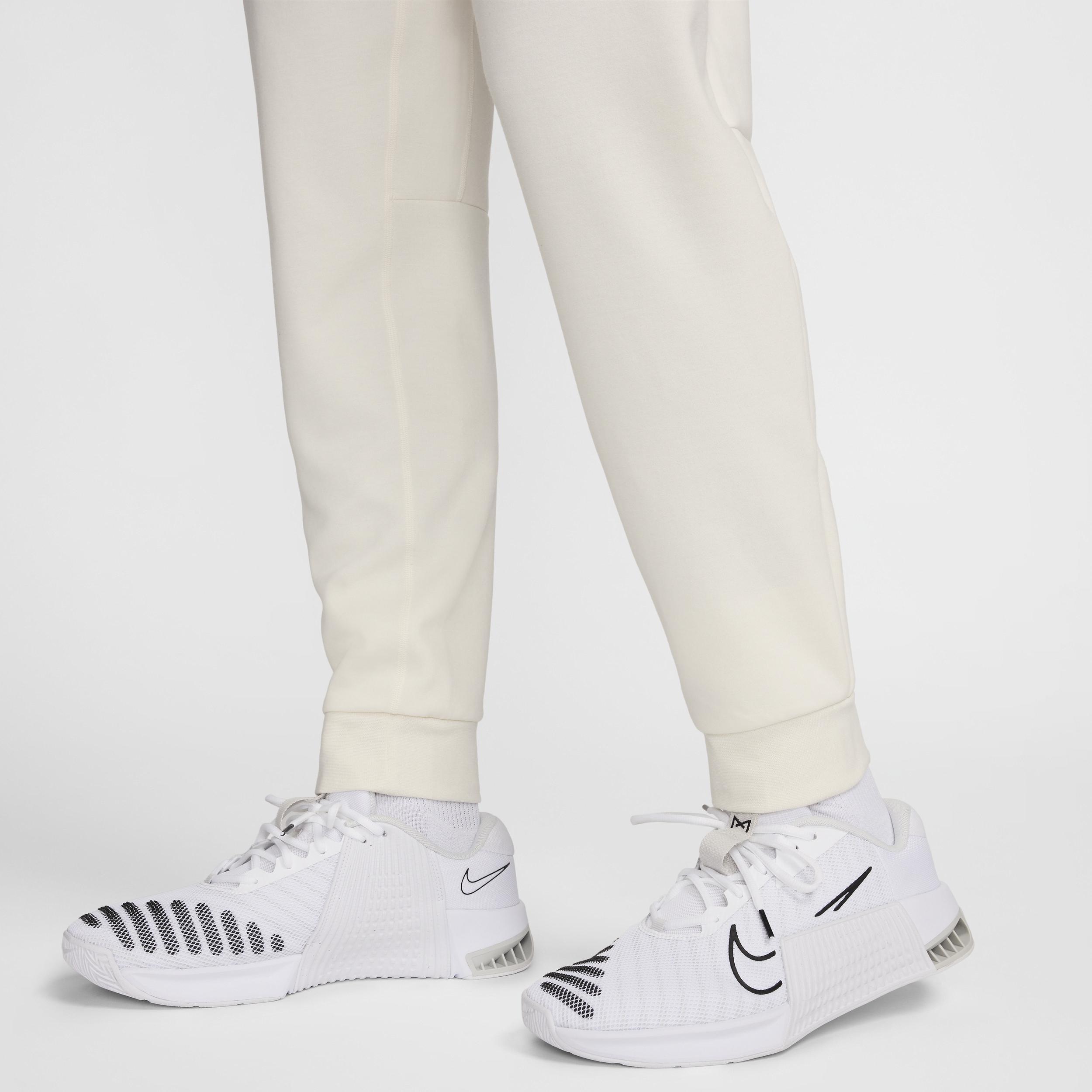 Nike Men's Primary Dri-FIT UV Versatile Jogger Pants Product Image