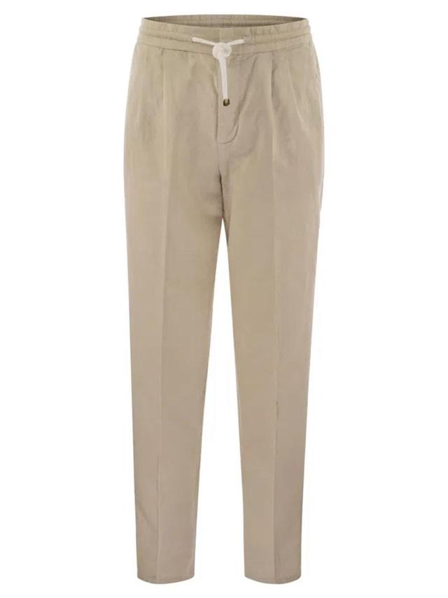 BRUNELLO CUCINELLI Leisure Fit Trousers In Linen And Cotton Gabardine In Beige Product Image