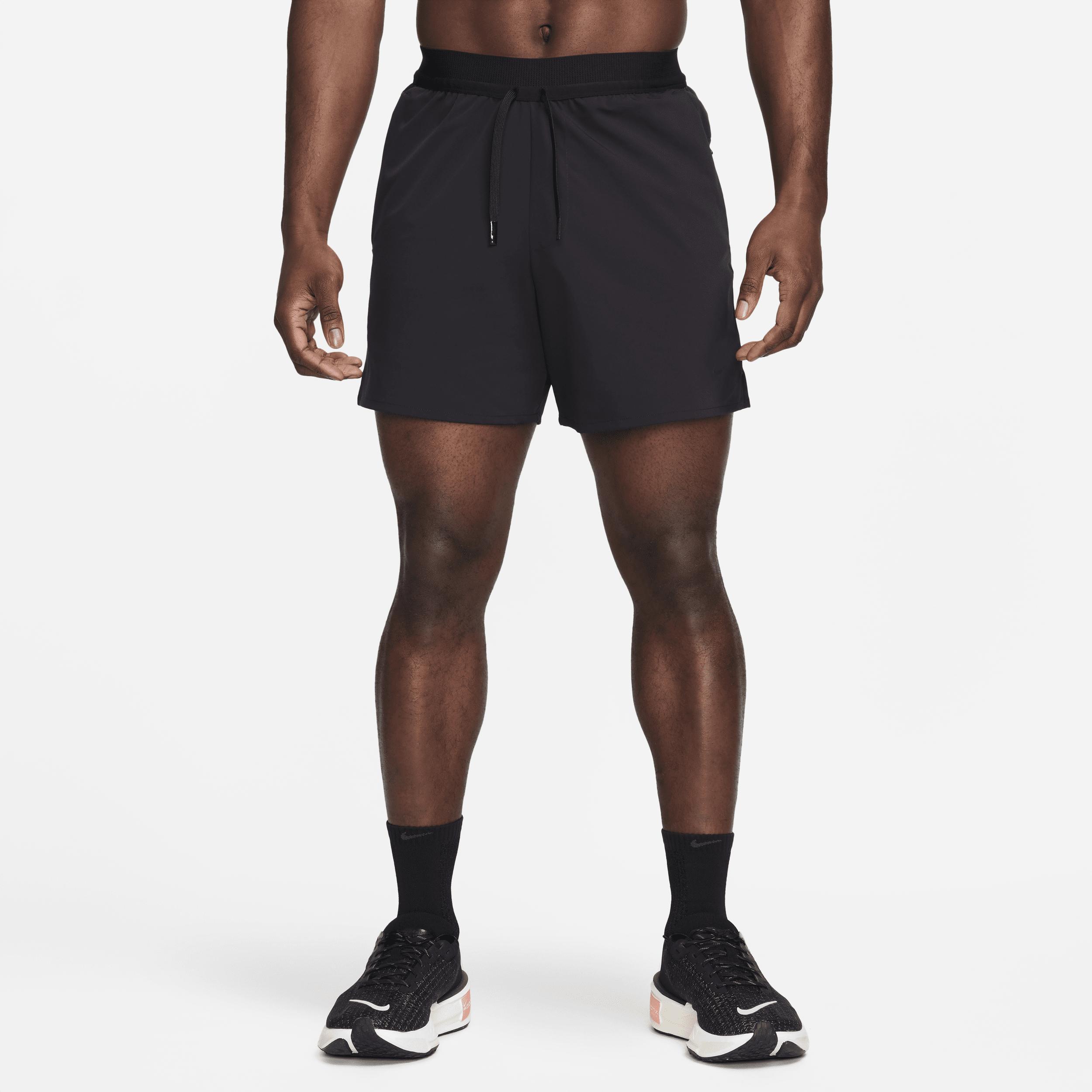 Nike Men's A.P.S. Dri-FIT 6" Versatile Shorts Product Image