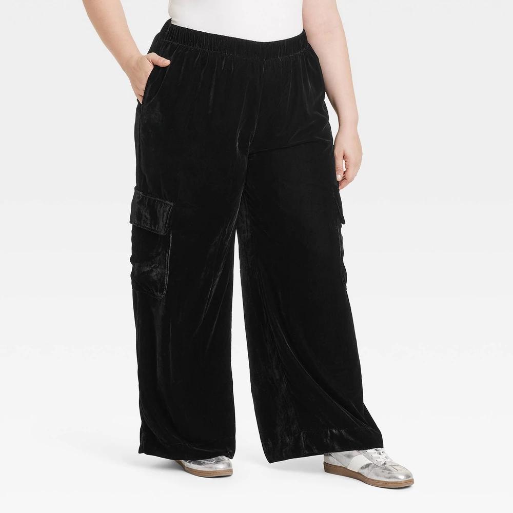 Womens Mid-Rise Wide Leg Velvet Cargo Pants - Universal Thread Black XXL Product Image