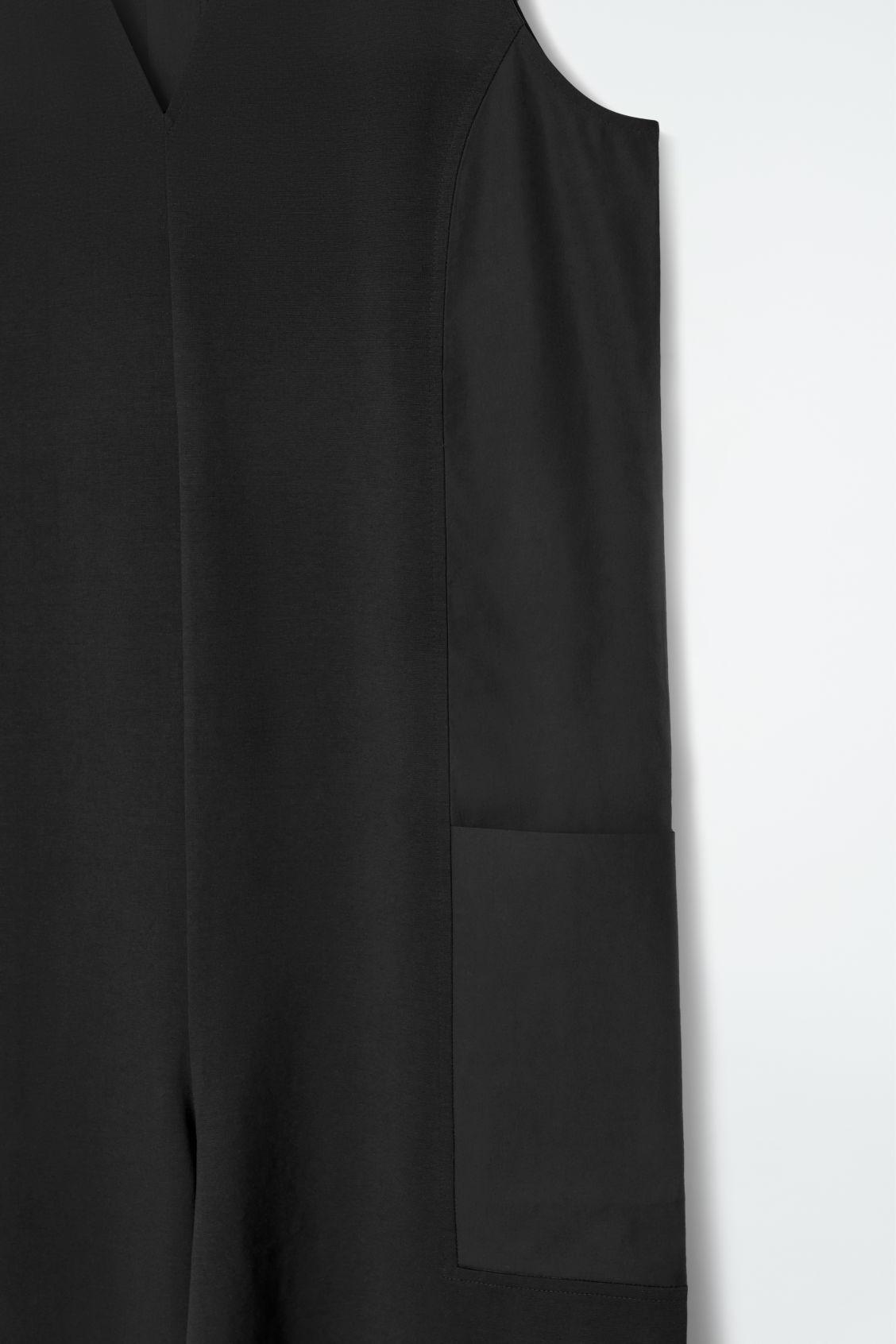 OVERSIZED V-NECK JUMPSUIT Product Image