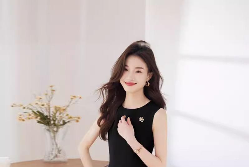 Sleeveless Crew Neck Plain Side-Slit Sheath Dress Product Image