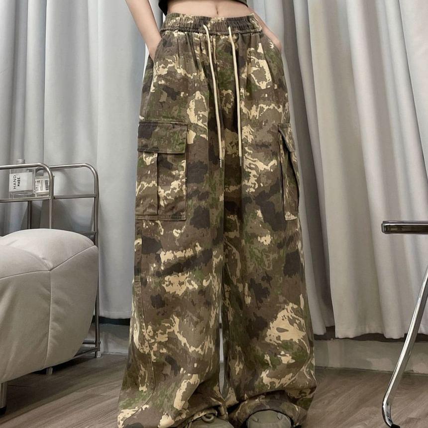 Drawstring Waist Camo Print Wide Leg Cargo Pants Product Image