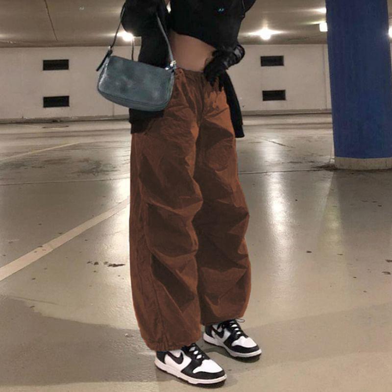 Low Rise Loose-Fit Wide Leg Cargo Pants Product Image