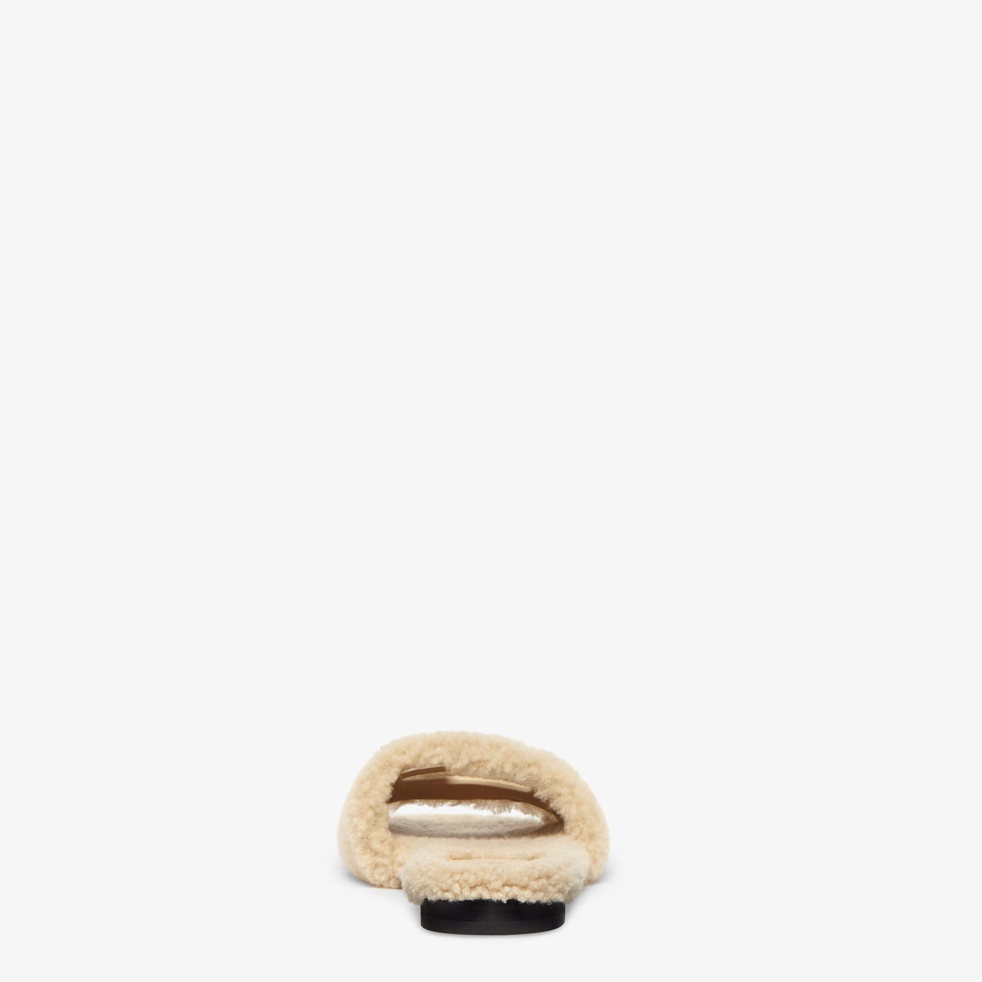 BaguetteBeige sheepskin slides Product Image