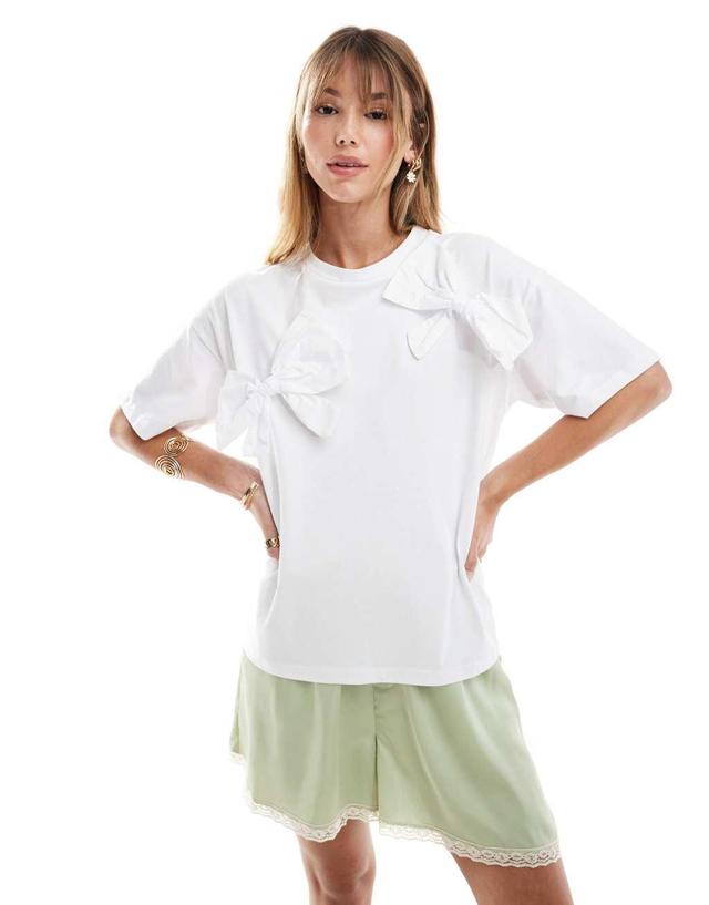 Object t-shirt with statement ribbon bows in white Product Image