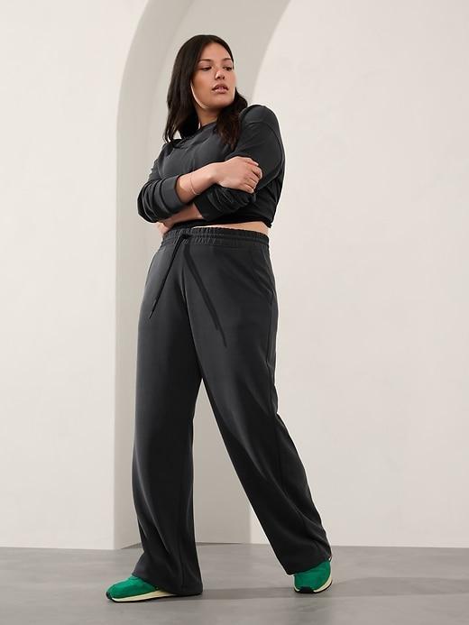 Seasoft Mid Rise Straight Pant Product Image