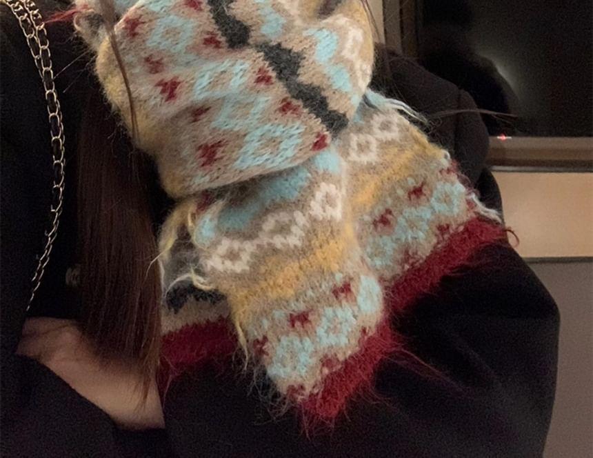 Patterned Knit Scarf Product Image