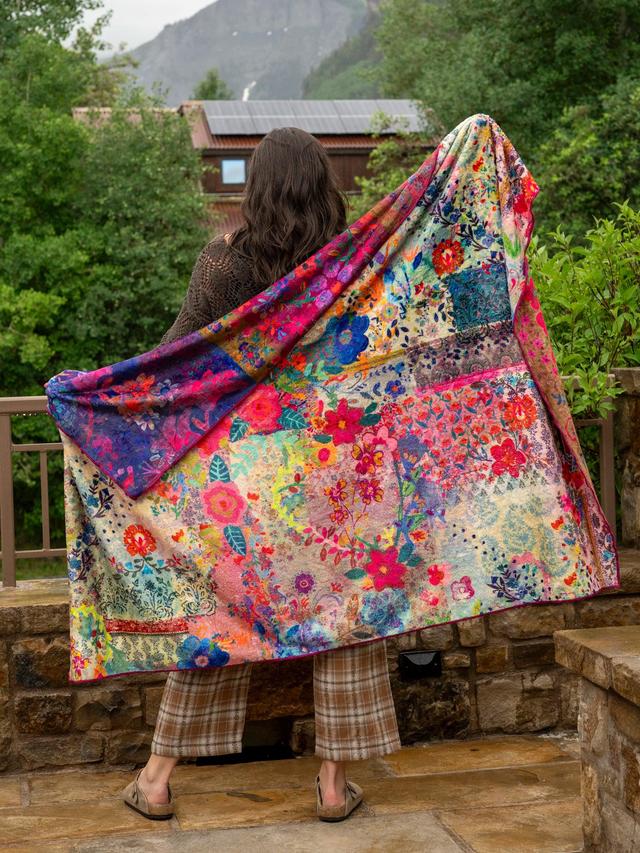 Reversible Cozy Throw Blanket - Jewel Border Product Image