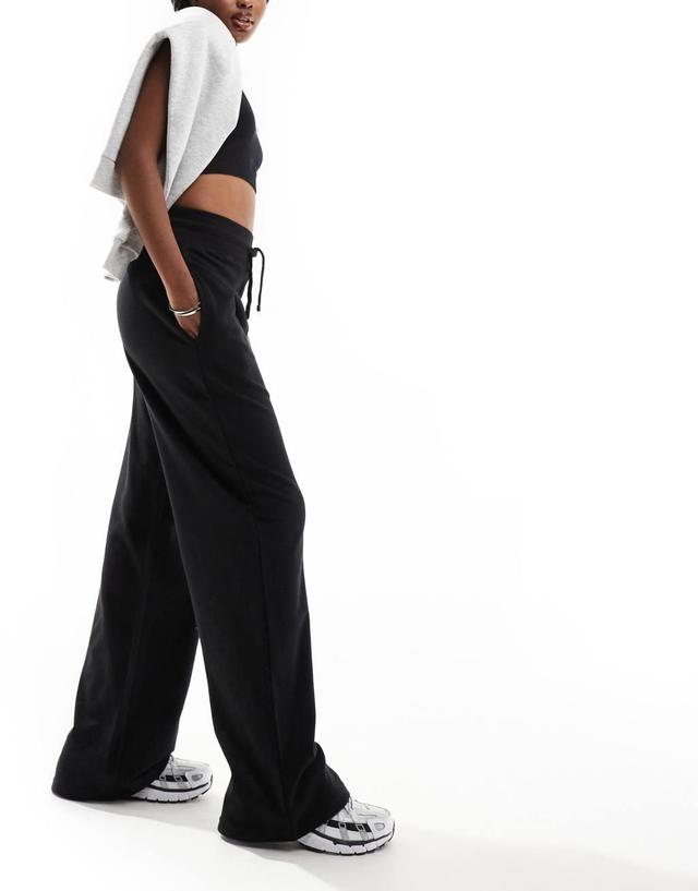 Kaiia drawstring wide leg sweatpants in black Product Image