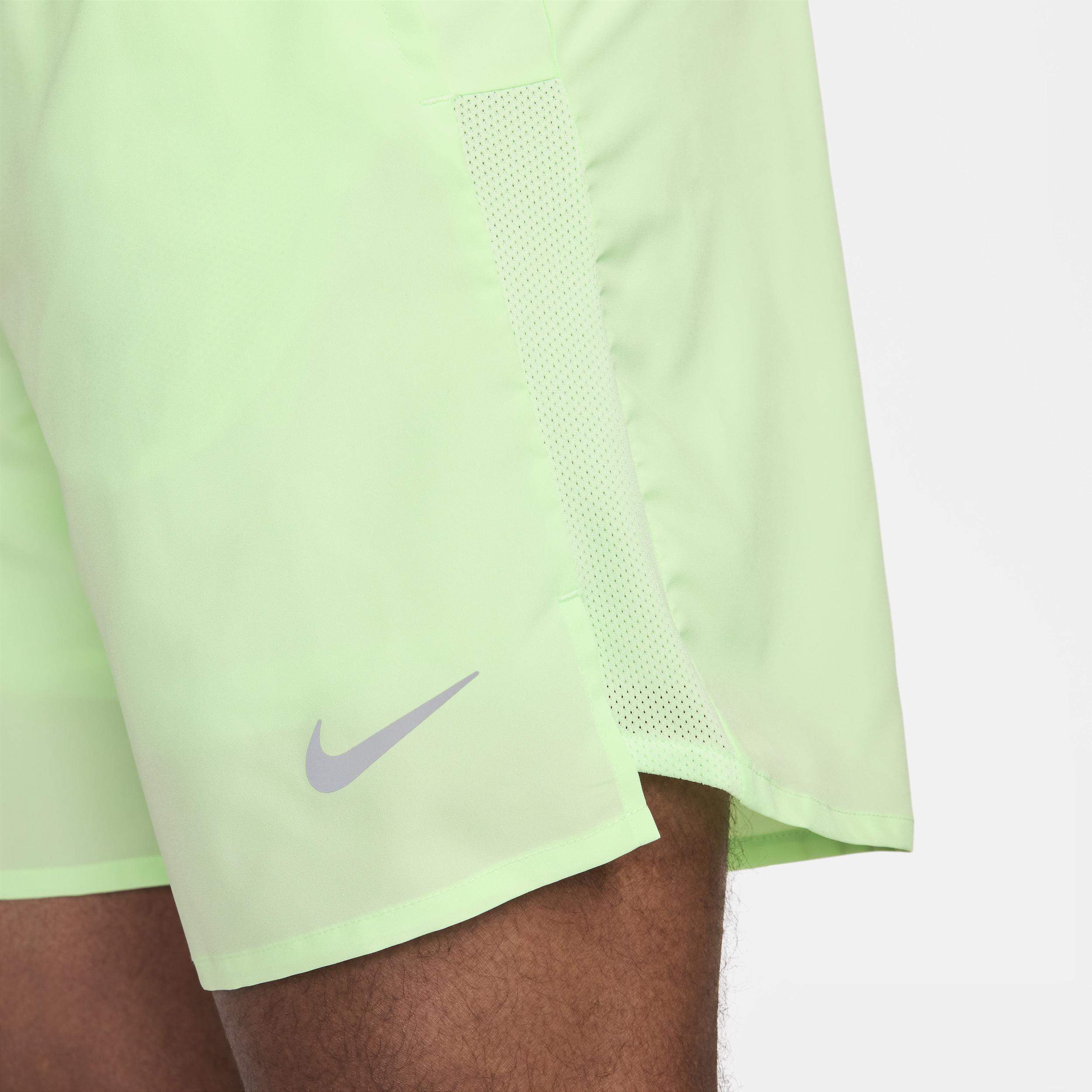 Nike Men's Challenger Dri-FIT 7" 2-in-1 Running Shorts Product Image