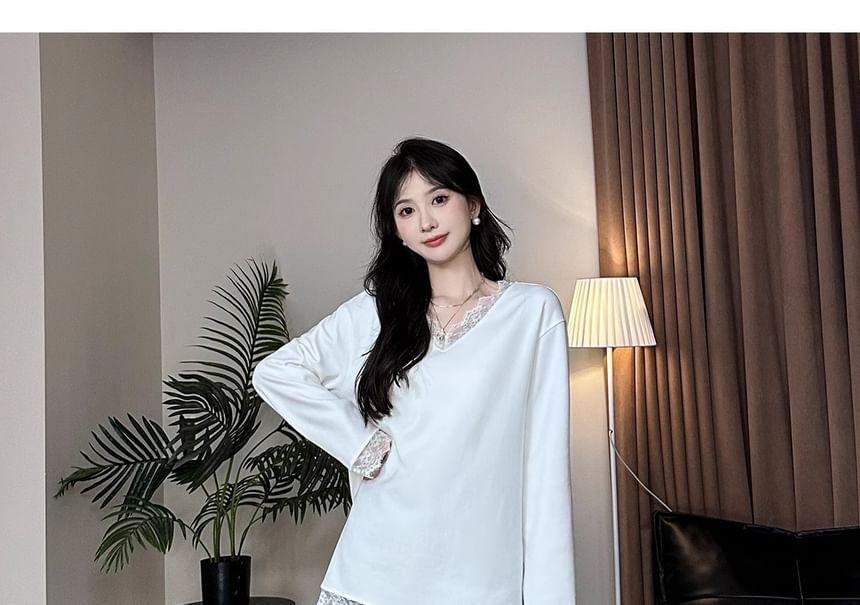 Long-Sleeve V-Neck Plain Lace Trim T-Shirt Product Image