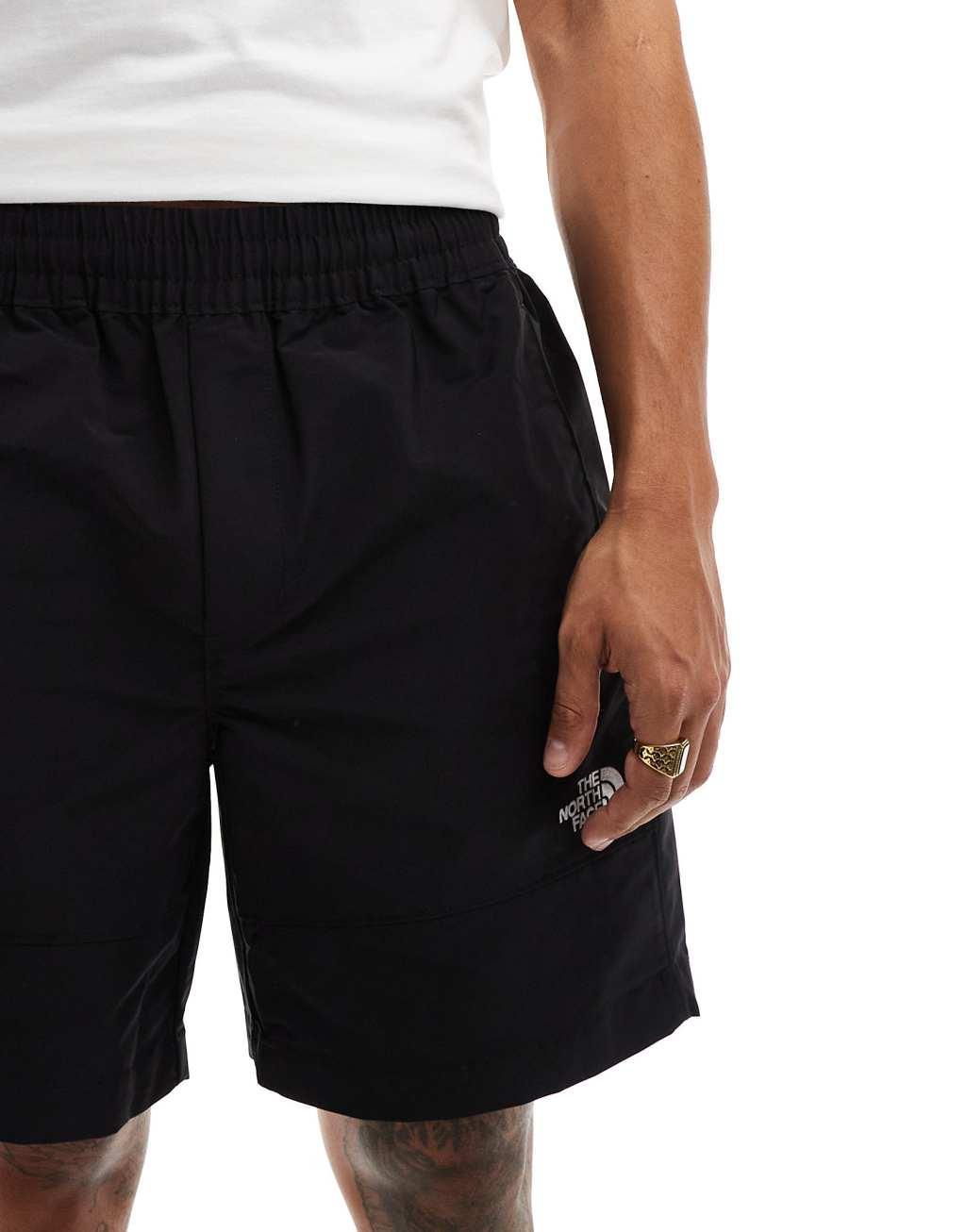 The North Face Easy Wind shorts in black Product Image