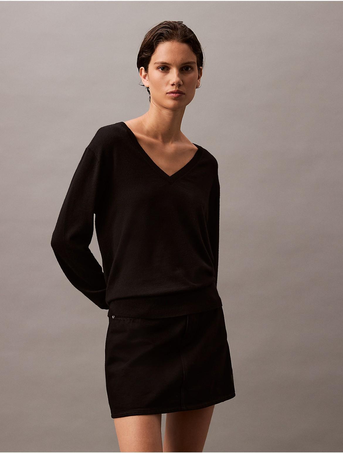 Calvin Klein Womens Extra Fine Merino Blend V-Neck Sweater - Black - S Product Image