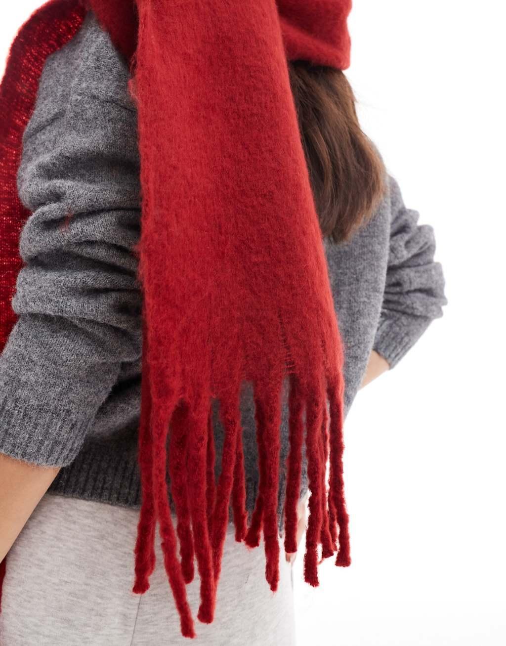 Glamorous long scarf in burgundy   Product Image