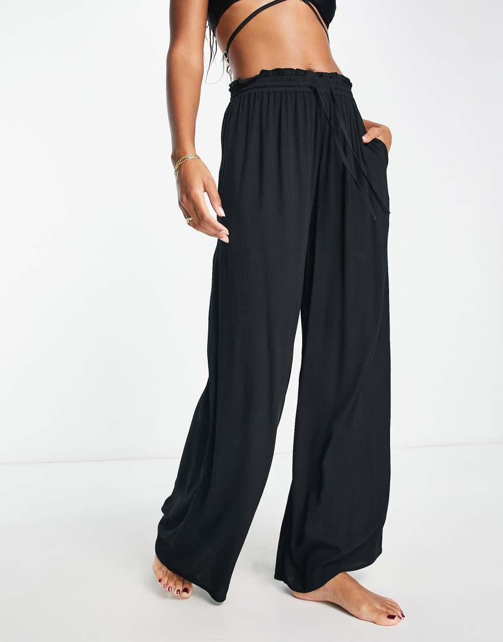 Iisla & Bird Exclusive beach drawstring pants in black   Product Image