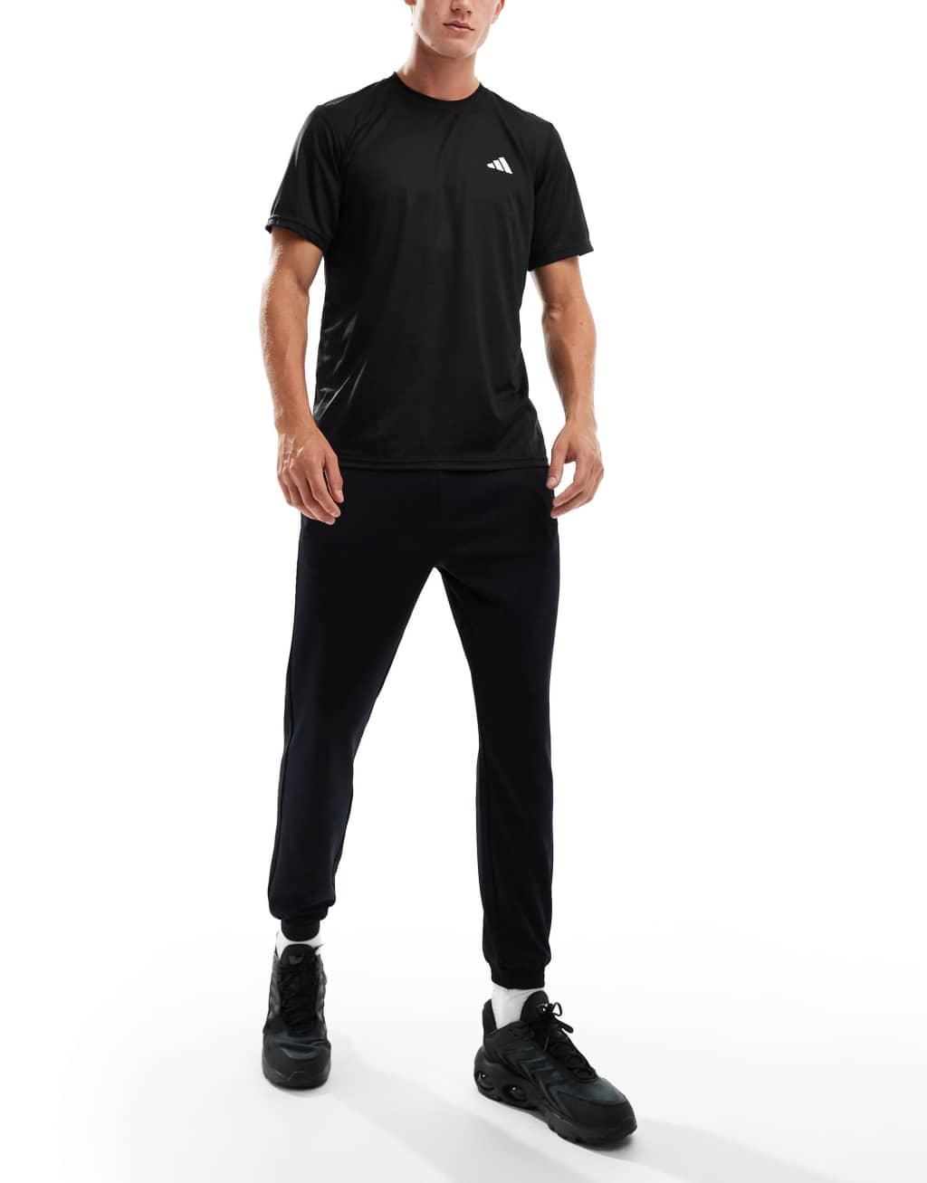 ASOS 4505 tapered thermal fleece lined running sweatpants with zip pockets in black Product Image