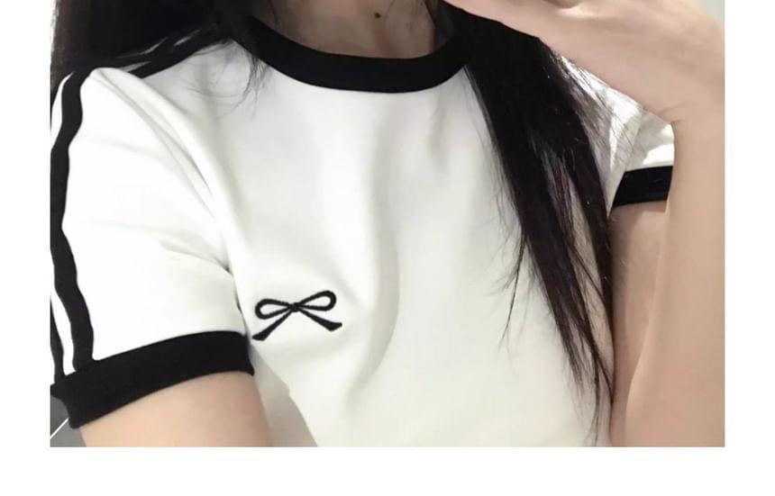 Short-Sleeve Crew Neck Striped Bow Embroidered T-Shirt Product Image